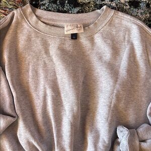 Universal Thread Light Gray Crewneck Pullover
